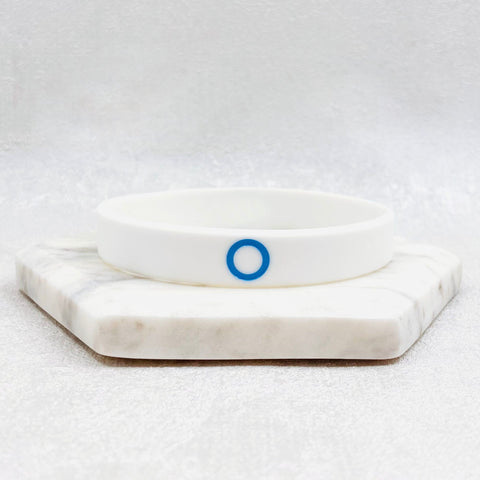 blue circle diabetes wristband symbol