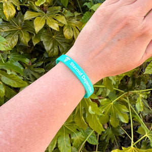 Lightweight silicone emergency medical alert bracelet