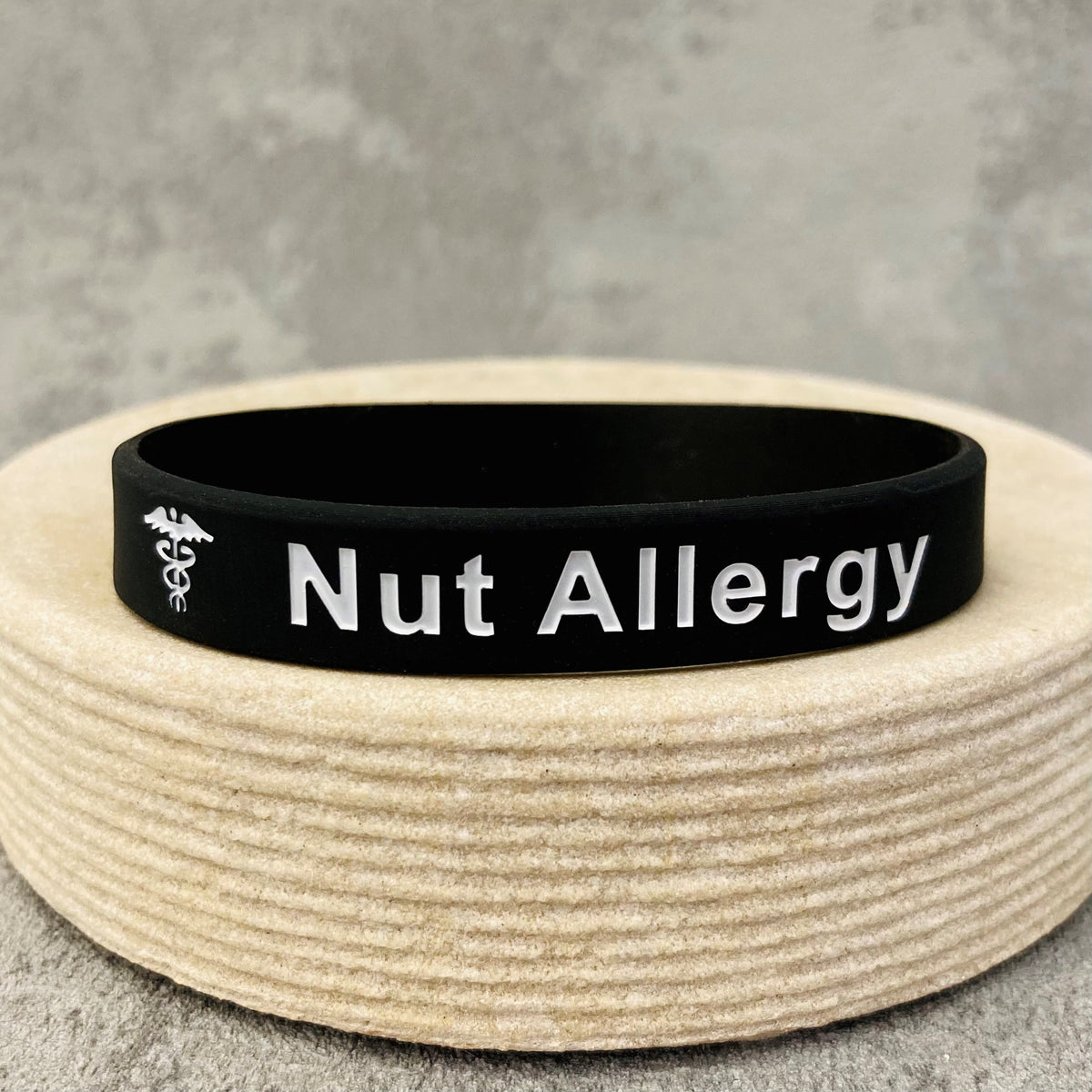 Premium AI Image | A Photo of Nut Allergy Alert Bracelet